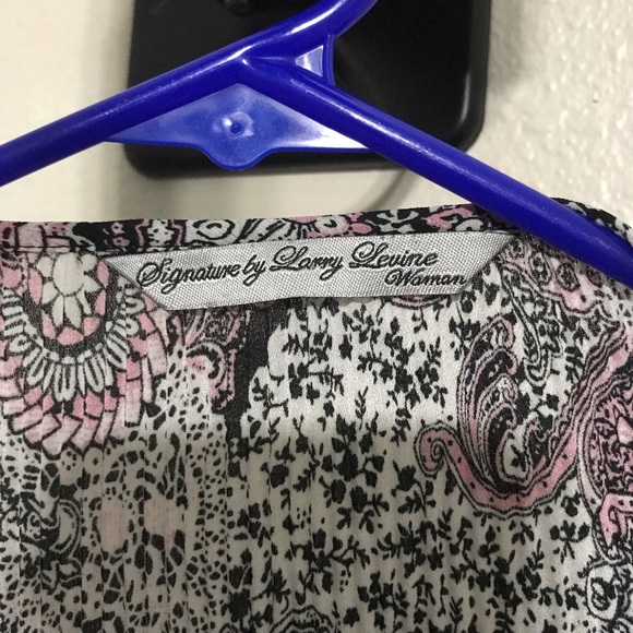 Beautiful blouse - Picture 2 of 2